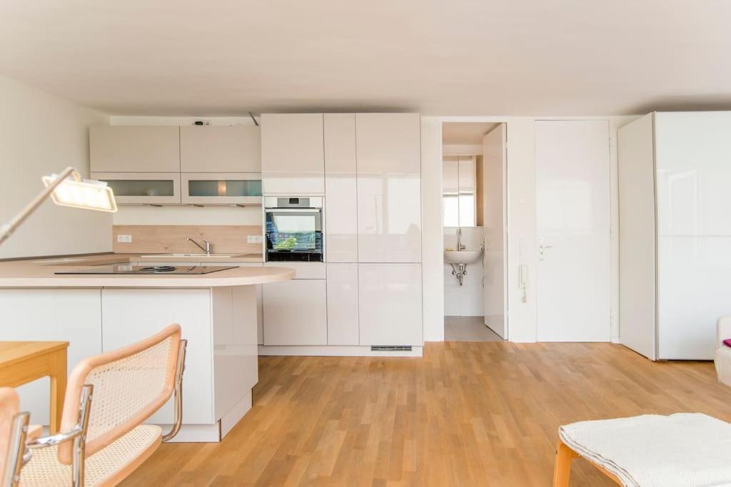 Modernes, Sonniges Appartement Im Herzen Von Duesseldorf Bagian luar foto
