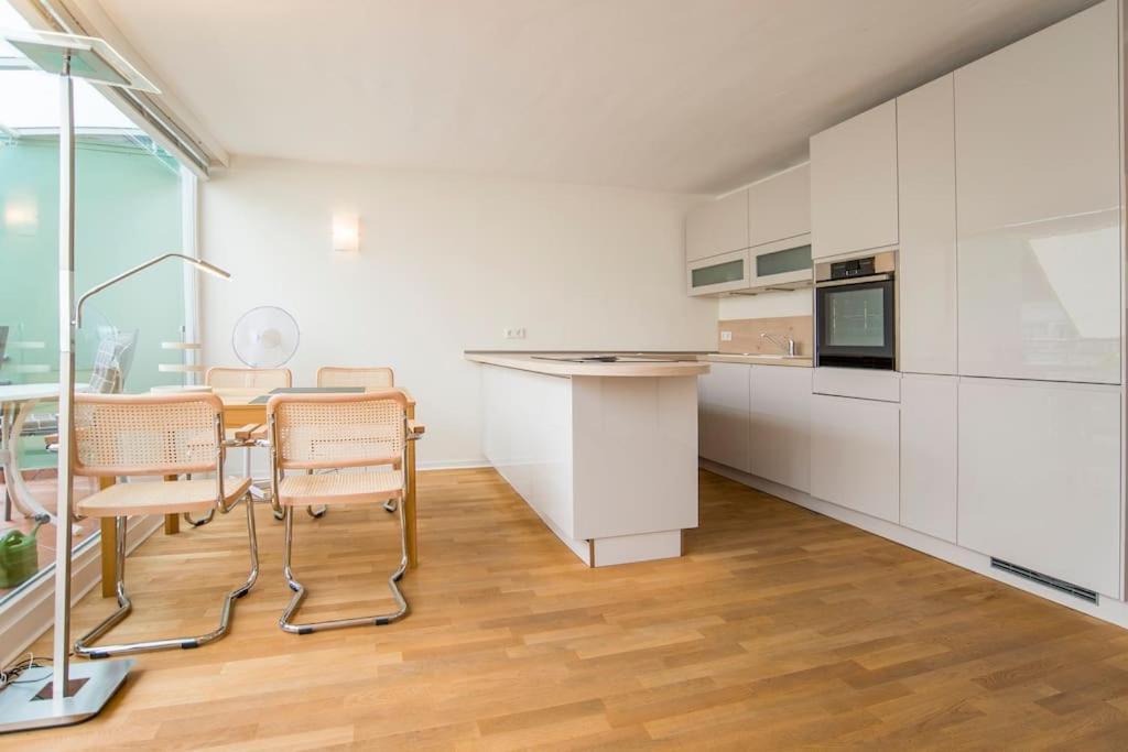 Modernes, Sonniges Appartement Im Herzen Von Duesseldorf Bagian luar foto
