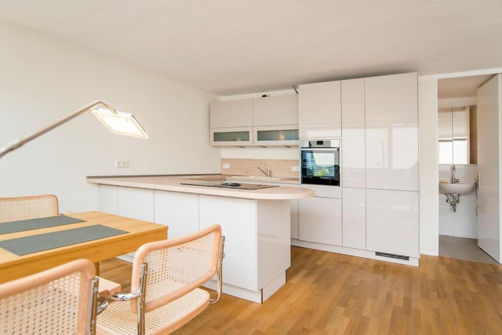 Modernes, Sonniges Appartement Im Herzen Von Duesseldorf Bagian luar foto